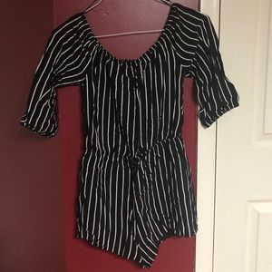 3/4 Sleeve B&W Romper!!